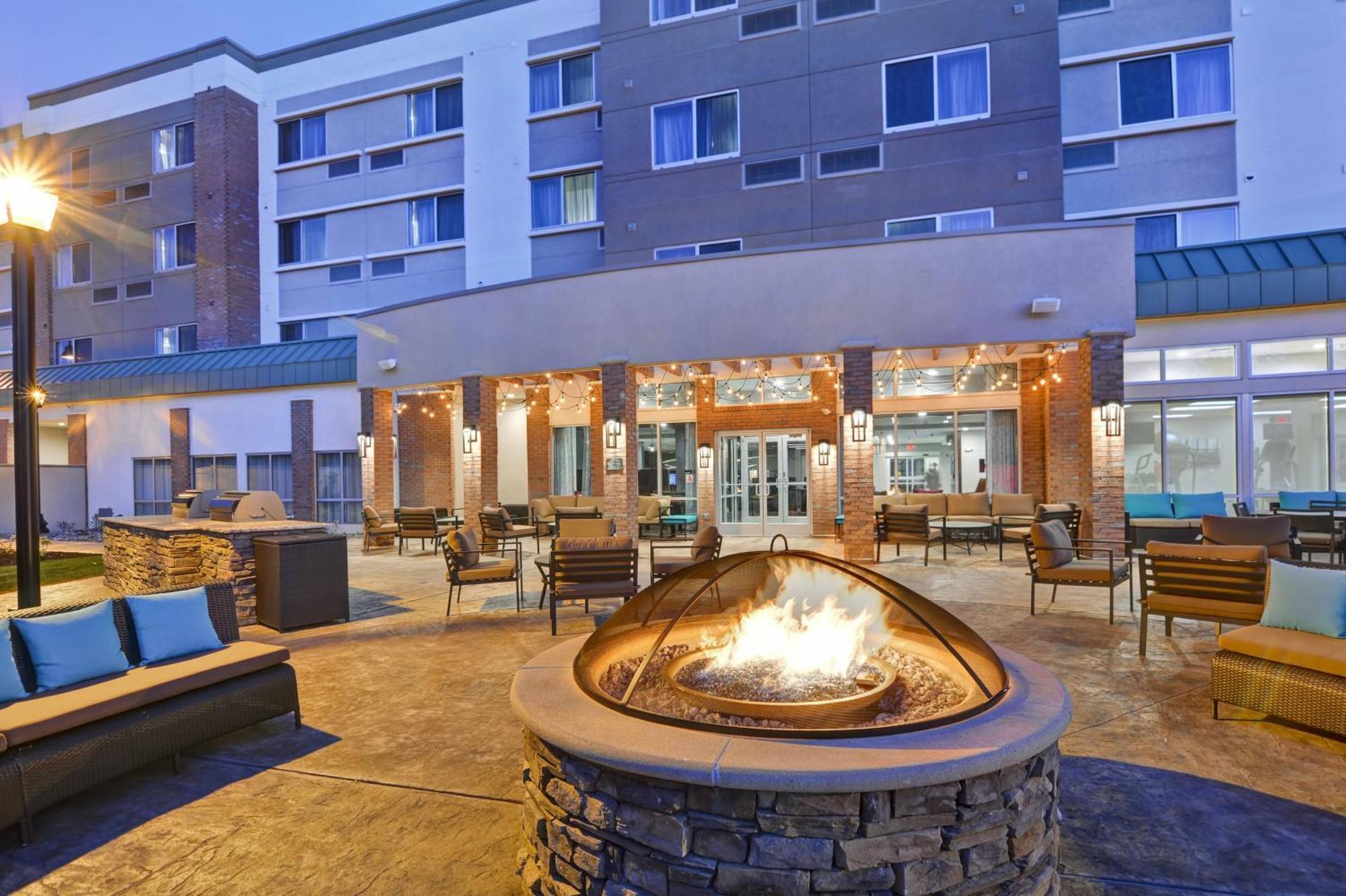 Hotel Courtyard By Marriott Long Island Islip/Courthouse Complex Central Islip Exterior foto